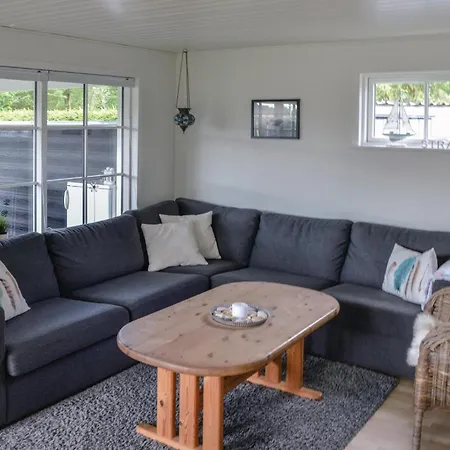 5 Bedroom Awesome In Hadsund Holiday home *