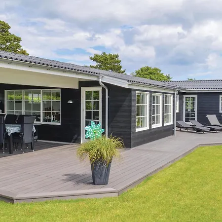 Holiday home 5 Bedroom Awesome In Hadsund Norre Hurup